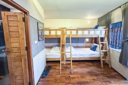 ห้องพักสำหรับสี่ท่านพร้อมระเบียง