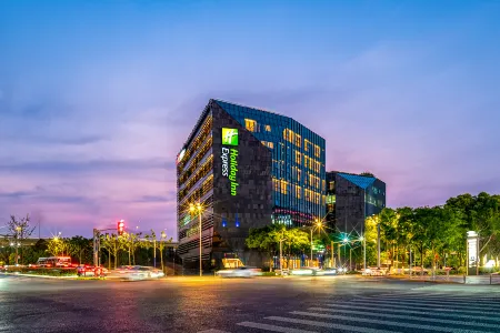 Holiday Inn Express Shanghai Hongqiao CBD by IHG Отели рядом с достопримечательностью «Ma Xiangbo Former Residence»