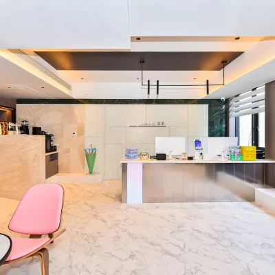 Laixi Hotel (Guiyang Penshui Pool Subway Station Minsheng Road) Hotels near Modern Capital