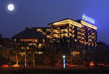 Days Hotel Hainan Baoting Отели рядом с достопримечательностью «Qixian Square»