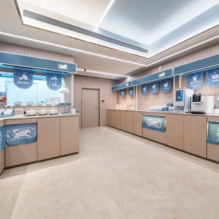 HanTing Hotel (Daqing East Station Passenger Transport Hub)