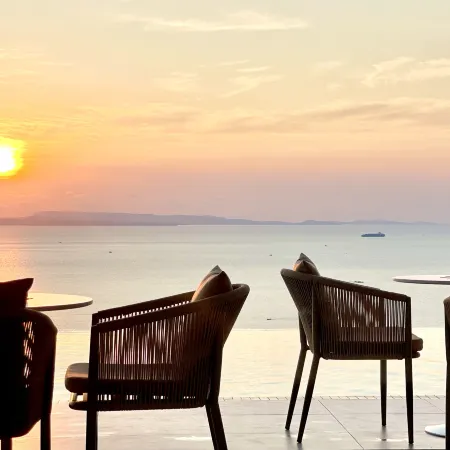 AIR HOTEL Sihanoukville - SKY POOL & FREE LAUNDRY - 5min to Boat Pier
