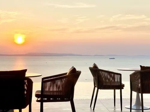 AIR HOTEL Sihanoukville - SKY POOL & FREE LAUNDRY - 5min to Boat Pier