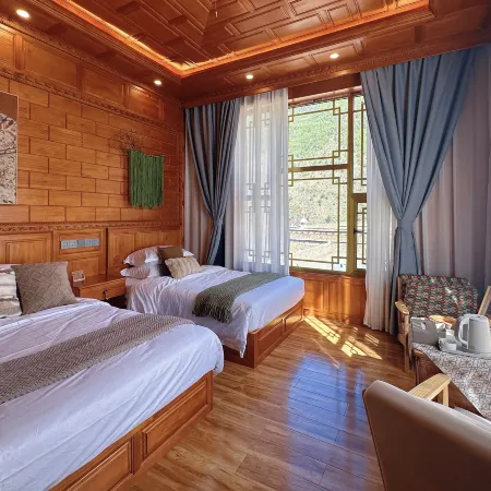 Cuoai Shanye Homestay (Daocheng Yading Scenic Area)