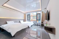 Xijiang Xinhao Chinese Inn (Qianhu Miao Village West Gate Tourist Service Center) - 2-Star