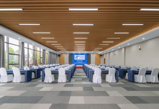 홀리데이 인 익스프레스 조식 장소