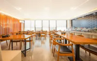 Central | Prairie Style | Enjoying the Wind and Moon | Shengguang Resort Hotel Hotels in Linkes Tumed-Banner