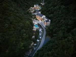 Only this fairyland, riverside sojourn designer art villa mountain lodging