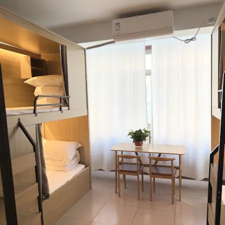 Lvpiche Hostel (Kuanxiangzi)