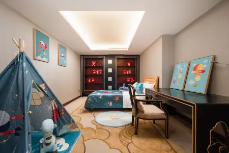 Soluxe Hotel