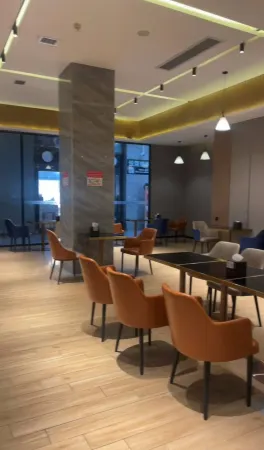 EZZI Hotel(Guangzhou Baoneng Performing Arts Center) Отели рядом с достопримечательностью «Ximing Happy World Huaxia Shijia City Paradise»