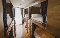 Poshtel 56