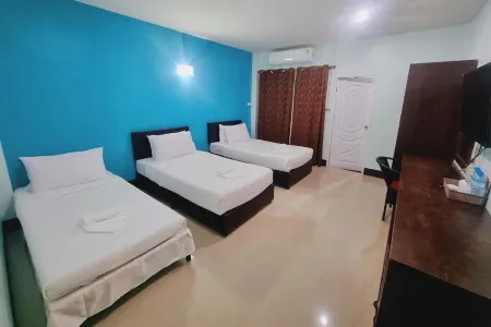 Chat House Soi 18 Mithuna Chiangrai Отели рядом с достопримечательностью «Ночной базар на Чианг Рай»