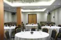 Front One Hotel Papua Lestari