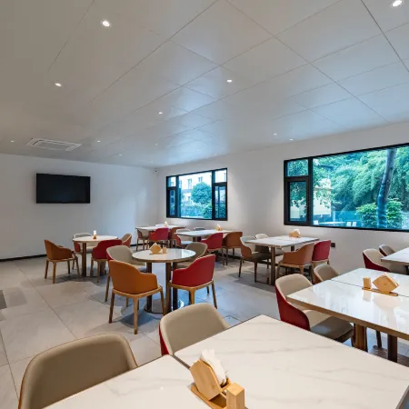 Qin Luxe Qinglefu Courtyard Hotel (High Speed Railway Station Jiaxing Road Food Street)