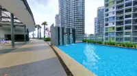 Up to 9pax, i-City i-Suite FREE WIFI 50"TV - Infinity Pools