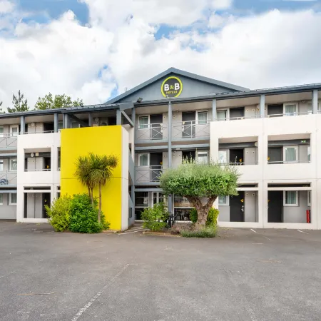 B&B Hotel Nantes Parc Expos la Beaujoire Отели рядом с достопримечательностью «Станция Haluchère-Batignolles»