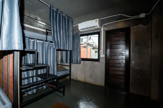 4-Bed In Mixed Dormitory Share Showers Room With Balcony