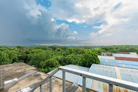 Longyi Hotel (Changbei Airport Branch) Отели рядом с Аэропорт Наньчан