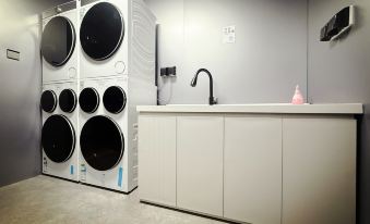 Qingqing Gaoshengdian Youth Hostel Hub (Quancheng Plaza Daming Lake)