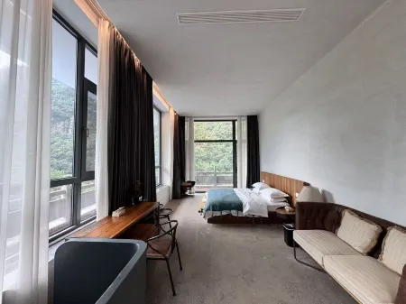 Baiyisu Shisu (Xinxiang Nantaihang Baligou Branch) Отели рядом с достопримечательностью «Jiulian Mountain Scenic Area»