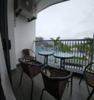 Near Ferry Terminal. COZY 02 Bedroom Condo. HarbourBay Residences.