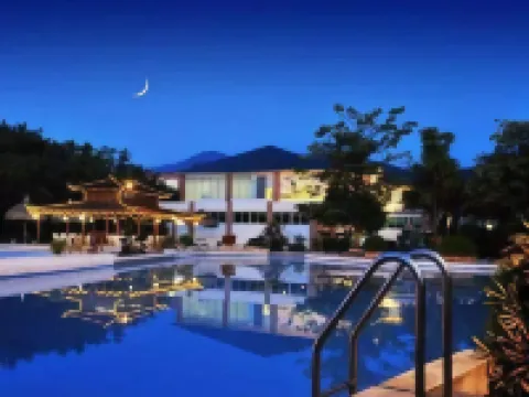 Yuexi Peninsula Resort Hoteles en Honghu