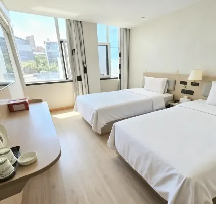 Donglin Yuehe Qingju Hotel (Children's Hospital Store on Altay Road, Urumqi) - رومانسي