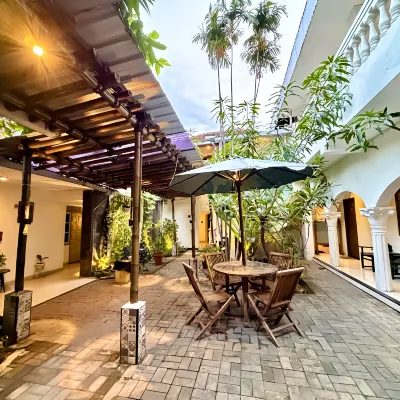 The Raden Patah Heritage Kota Lama Semarang Hotel dekat Kota Lama Semarang