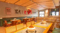 Shenyang Movie Hotel (Mix City Radio and TV Tower Night Market) - Romantic