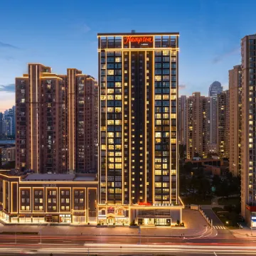 Hampton by Hilton Wuhan Sixin Guobo Отели рядом с достопримечательностью «Третья Средняя Школа Вухана»
