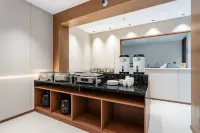 Pengshan Four Seasons River View Hotel