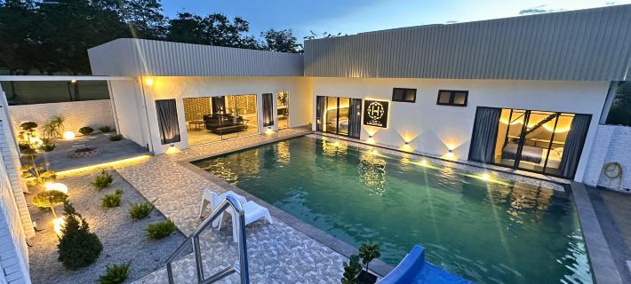 The Luxurious 1256, Forest Flow Villa Hotel di Pegoh