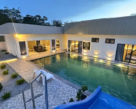 The Luxurious 1256, Forest Flow Villa Hotels in Pegoh