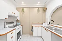 Cozy Rooms – Quiet Street, Close to Shops & Transit