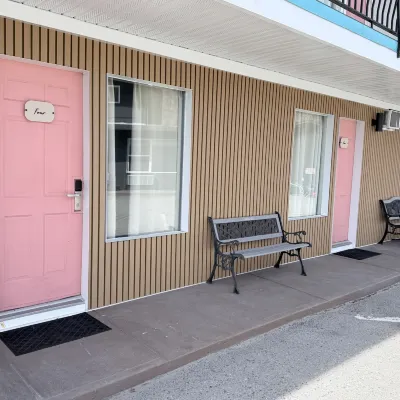 Lakeside Villa & Nordic Spa Hotels near Penticton Regional Airport