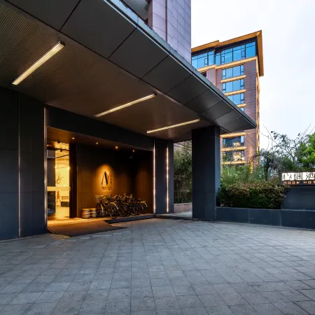 The Nook Hotel Hangzhou - A design hotel, 20 mins to West Lake and Lingyin Temple Отели рядом с достопримечательностью «Цюйюаньфэнхэ»