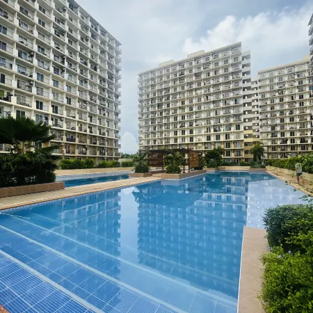 J&J Mactan Stays PS4, Netflix, Pool & Paid/Parking