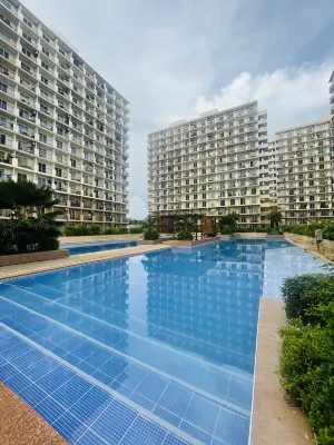 J&J Mactan Stays PS4, Netflix, Pool & Paid Parking
