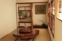 Tayamakyo | Modern Minimalist Villa: Live like a Local in Okinawa (Fits 8)