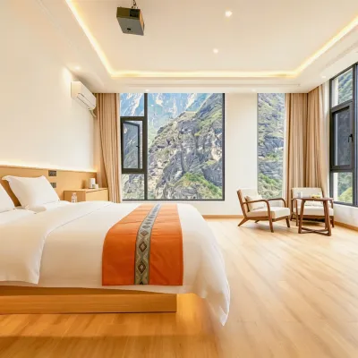 Tiger Leaping Gorge Lixia Mountain Residence Cliff Homestay โรงแรมใกล้ส่วนกลางช่องเขาเสือกระโจน