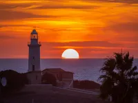 Sun kissed Escape: Luxury home in Paphos Cyprus 파포스 호텔
