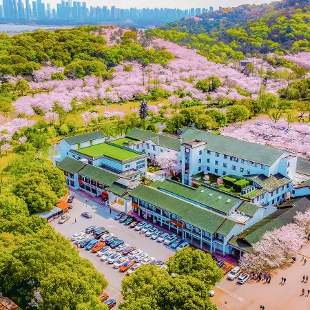 Wuxi Sakura Villa (Taihu Yuantouzhu Scenic Area)