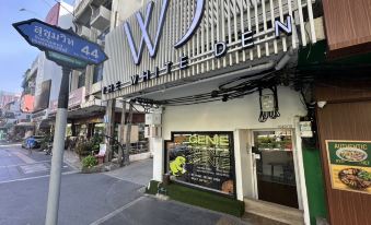 The White Den Sukhumvit 44