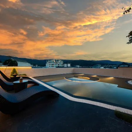 XIANGNAN Mineral Hot Spring Retreat
