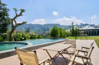 Grand Luxcamp Soebi Farm Cikole by Horison - غرفة مطلة على الجبل
