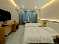 Zeze's Home Homestay - Parking