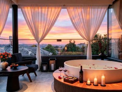 Hillnest · With Friends & Beauty · Hot Spring View Homestay (Tengchong Century City Branch)