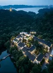 West Lake Vishwa Resort - อ่างจากุชชี่
