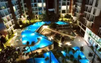 Luxury Pool View 2BR Condo - Gym